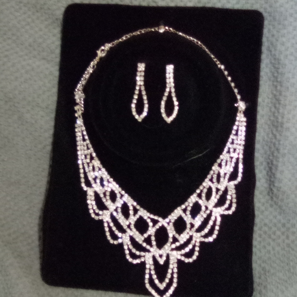 A ney and earrings